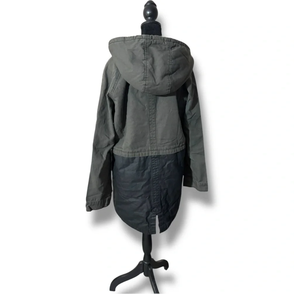 Sun & Shadow Hooded 2 Tone Faux Fur Lined Zip Up Canvas Army Fatigue Jacket - Picture 4 of 16